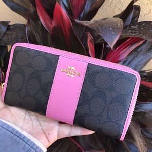 ⚡️FLASH SALE⚡️ 🎁Coach Wallet🎁